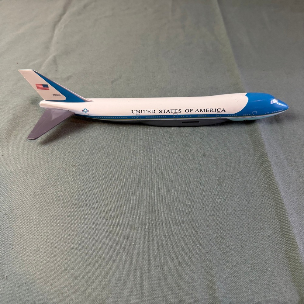 Air Force One Boeing 747 Model Airplane VC-25 28000 Parts Restoration